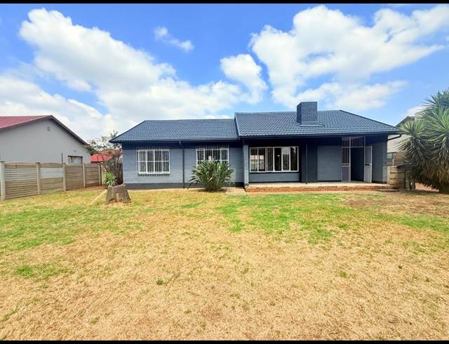 3 BEDROOM HOUSE FOR SALE IN VANDERBIJLPARK SE 6